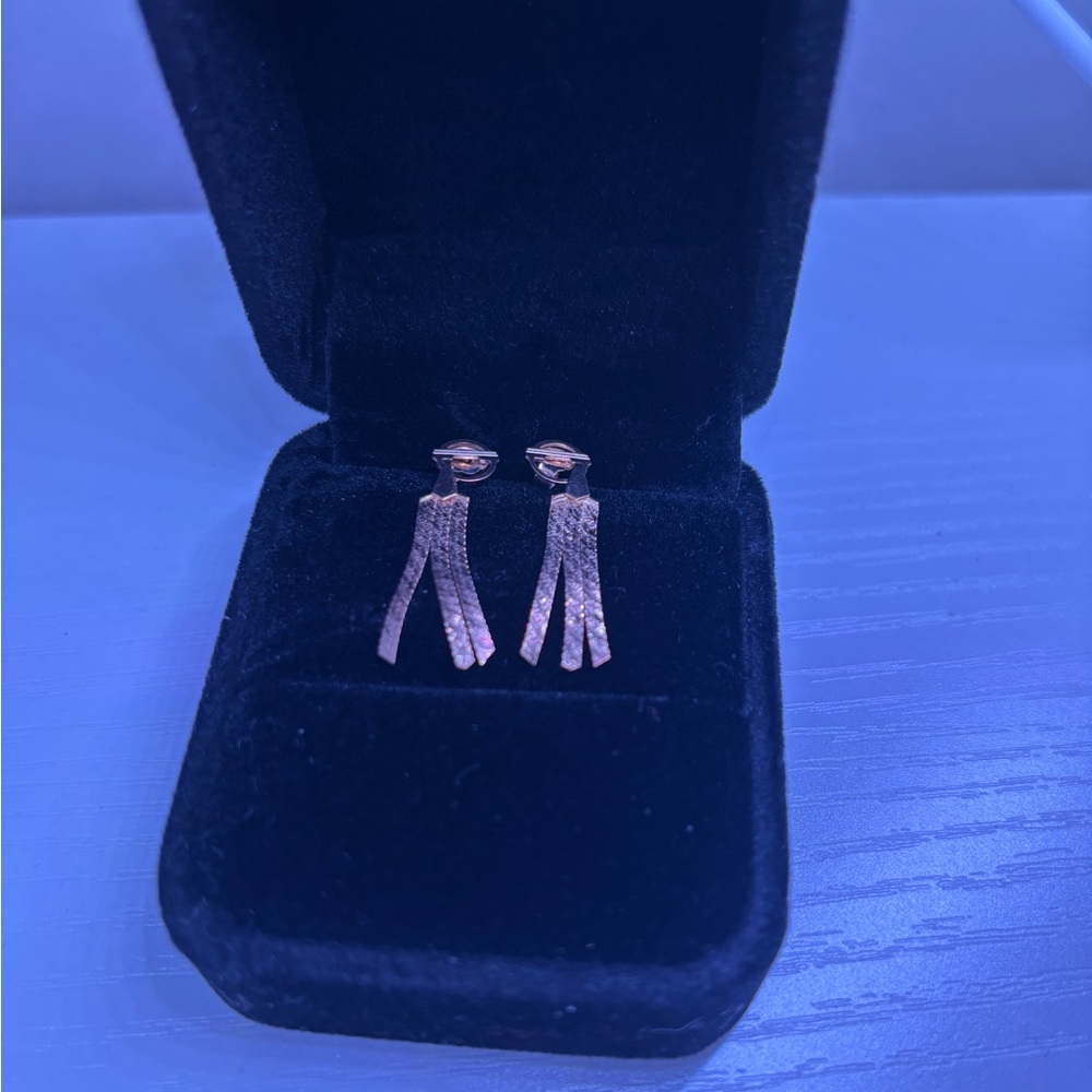 gold earrings